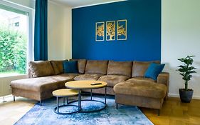 Gross, Modern, Zentrumsnah Mit Parkplatz Und Garten